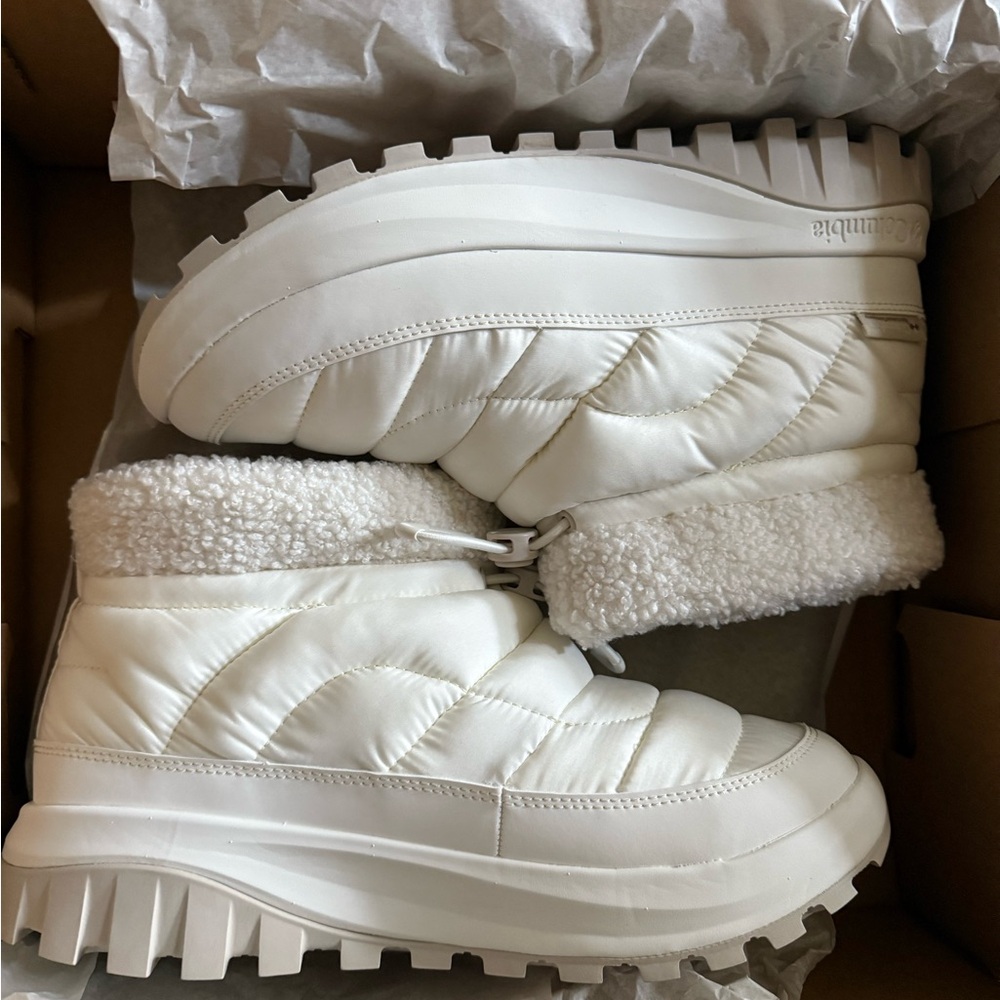 Columbia White Quilted Shorty Boots